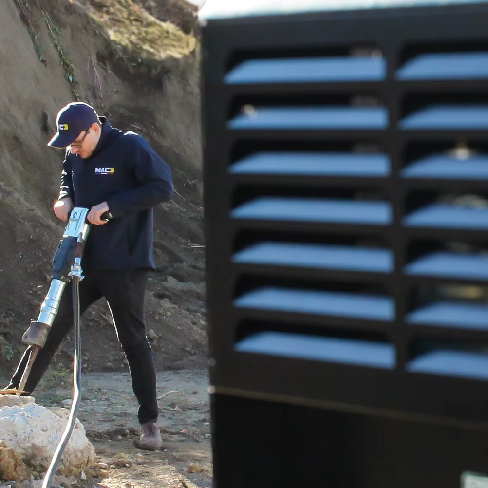 Outils pneumatiques chantier pioche marteau MSP 11000 air comprimé BTP construction