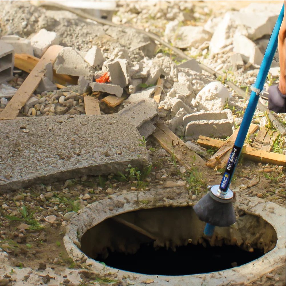 Outils de chantier pioche à air compresseur mobile chantier BTP air comprimé terrassement