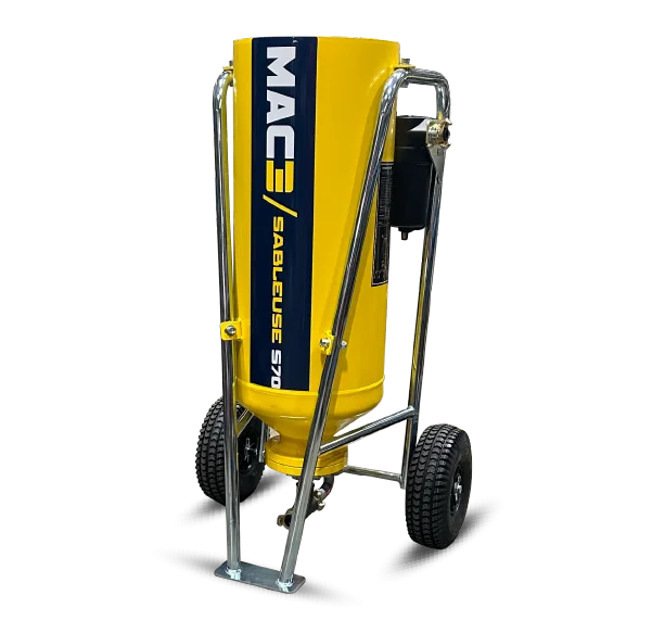 Sablage chantier BTP décapage métal pierre rouille air comprimé compresseur