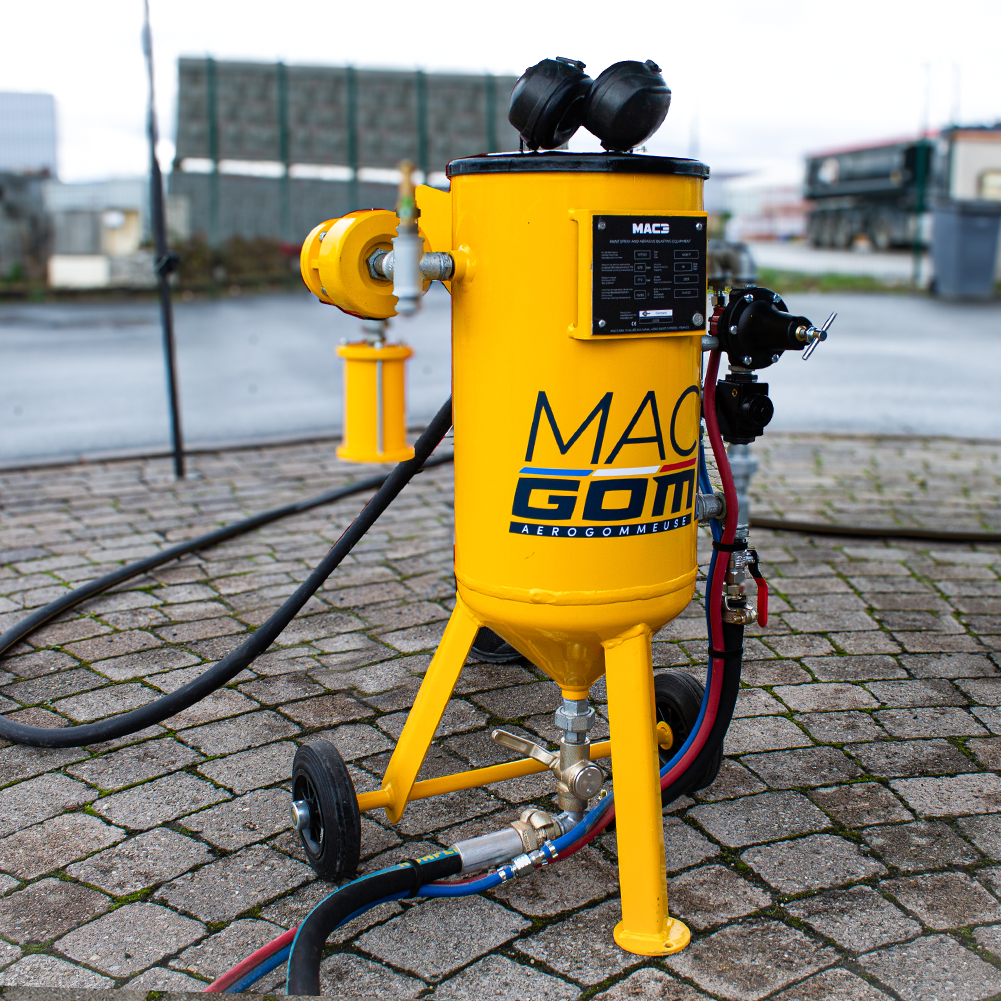 Aérogommage rénovation surfaces bois pierre métal chantier BTP air comprimé