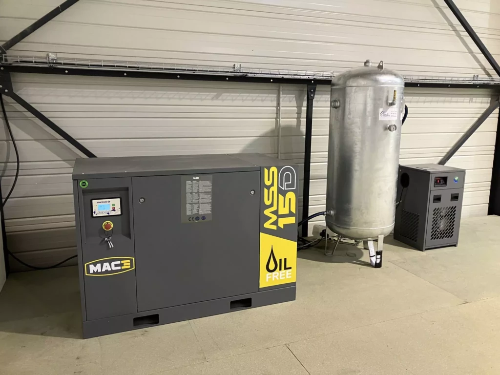 Réseau et compresseurs air comprimé industriel en atelier