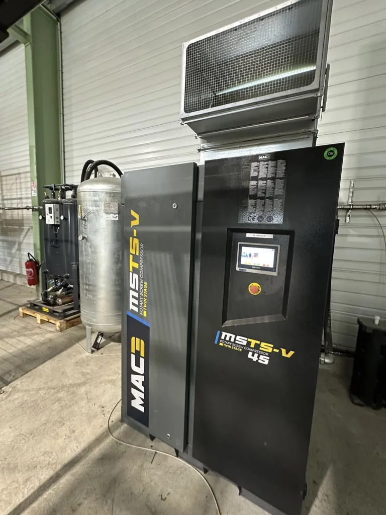 Installation d'un compresseur à vis bi-étagé à vitesse variable de 45 kW par Pôle Air Industrie