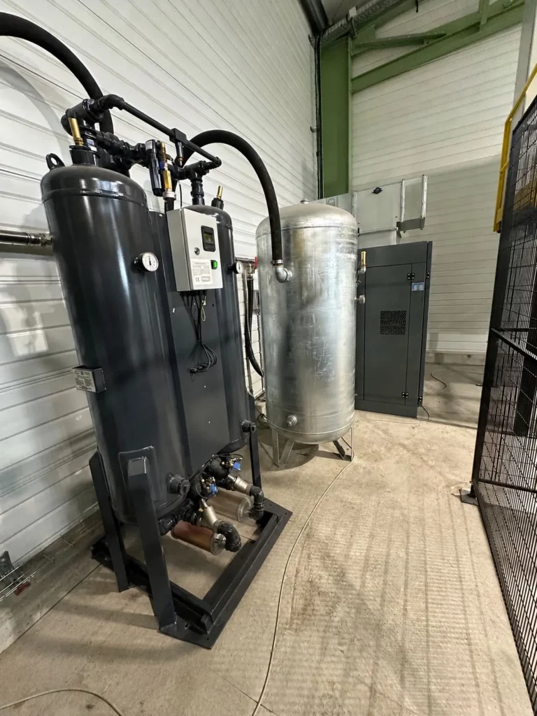 Sécheur à adsorption pour réseau d'air comprimé industriel installé par Pôle Air Industrie